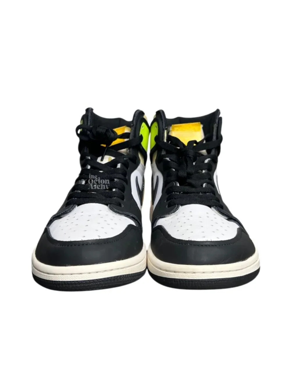 Size 10.5 Air Jordan 1 Retro High OG 'Volt Gold' 555088-118 Pre-Owned